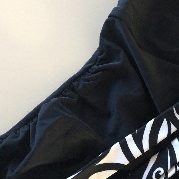 Liz Lange maternity’s one piece swimsuit size S - Picture 3 of 7